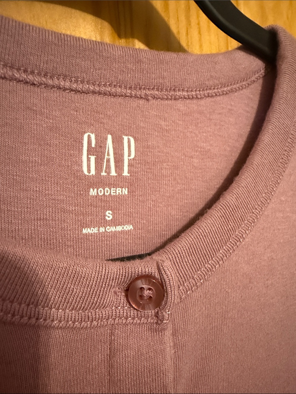 GAP Crewneck Button-Front Long Sleeve Cardigan - Picture 2 of 3